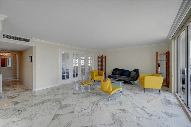 Foto del edificio - 2030 S Ocean Dr