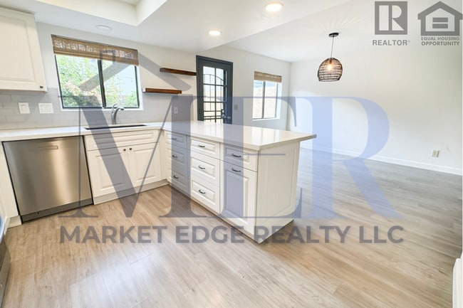 Building Photo - 2Bed/2.5Bath Townhome on Missouri/Central!...
