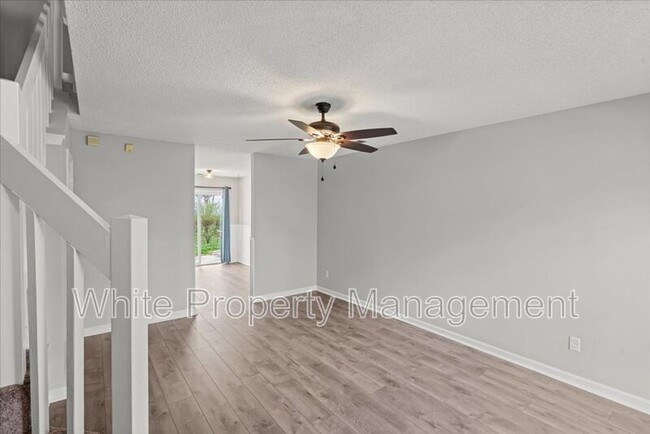 Building Photo - 8289 Golf Ridge Dr