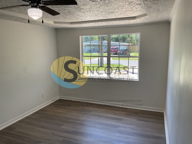 Building Photo - beautifully Upgraded 4 bedroom 2.5 Bathroo...