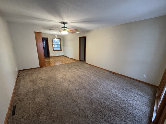 Foto del edificio - 900 N Redbarn Ln