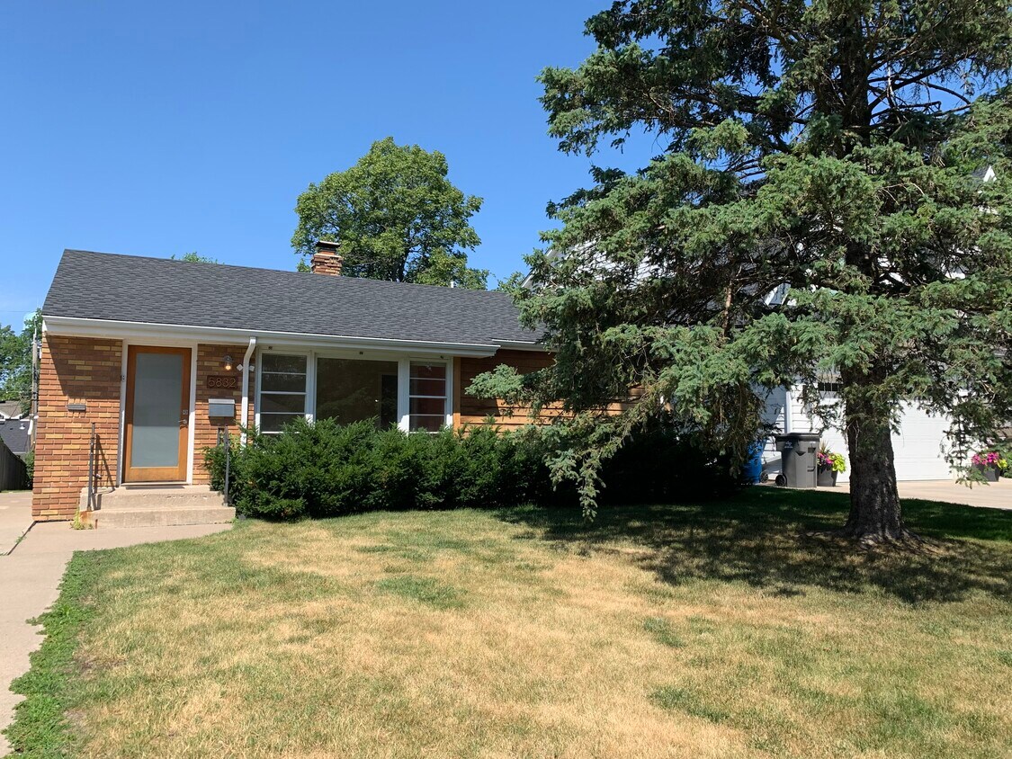 Foto principal - 5832 Saint Johns Ave