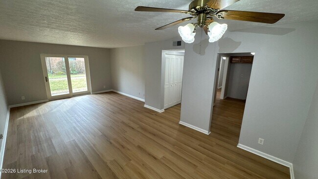 Foto del edificio - 7008 Wildwood Cir