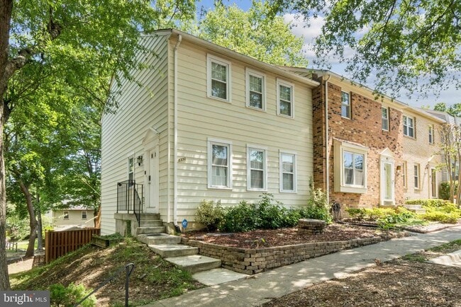 Building Photo - 8358 Stationhouse Ct