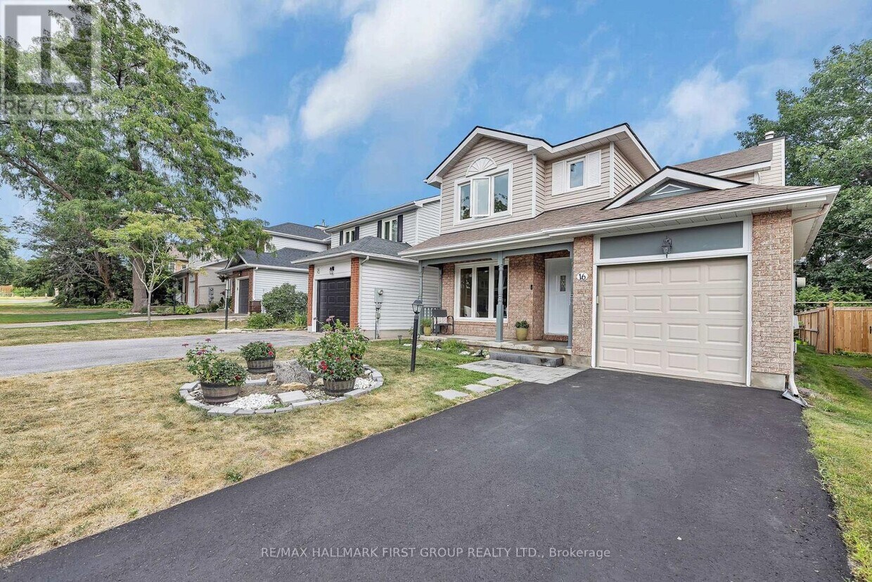 Primary Photo - 16 Hawley Crescent