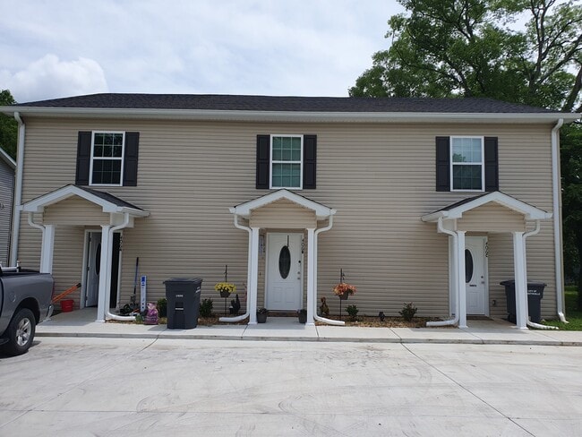 Front of townhouse - 406 Hedgemont Ave