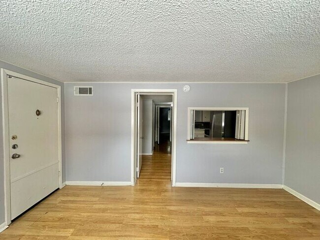 Foto del edificio - 1 Bed 1 Bath at Broadway Apartments! All B...