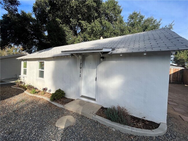 Foto del edificio - 12911 Douglas St