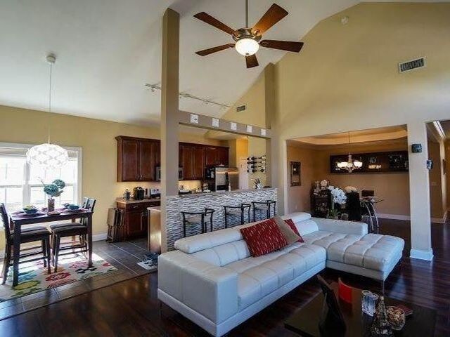 Primary Photo - 2324 Waterhaven Dr