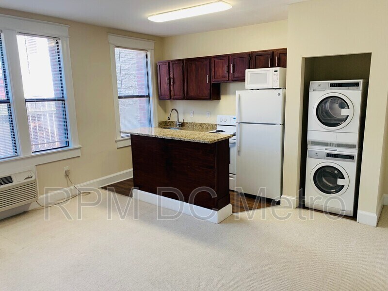 Primary Photo - 815 Maryland Ave NE