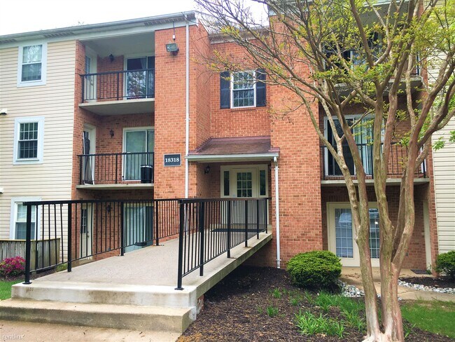 Foto del edificio - 18318 Streamside Dr