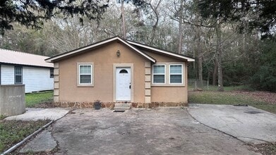 Building Photo - 5753 Pinehurst Dr