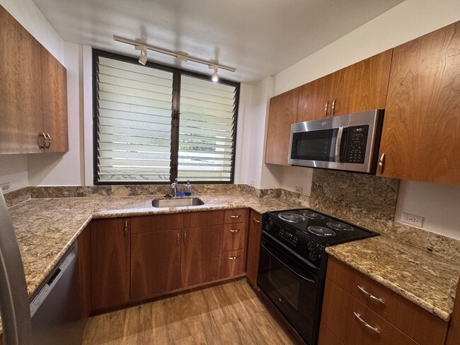Building Photo - 6770 Hawaii Kai Dr