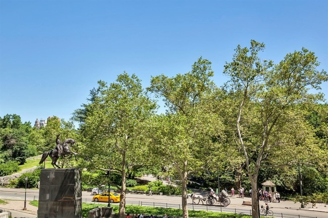 Building Photo - 100 Central Park S