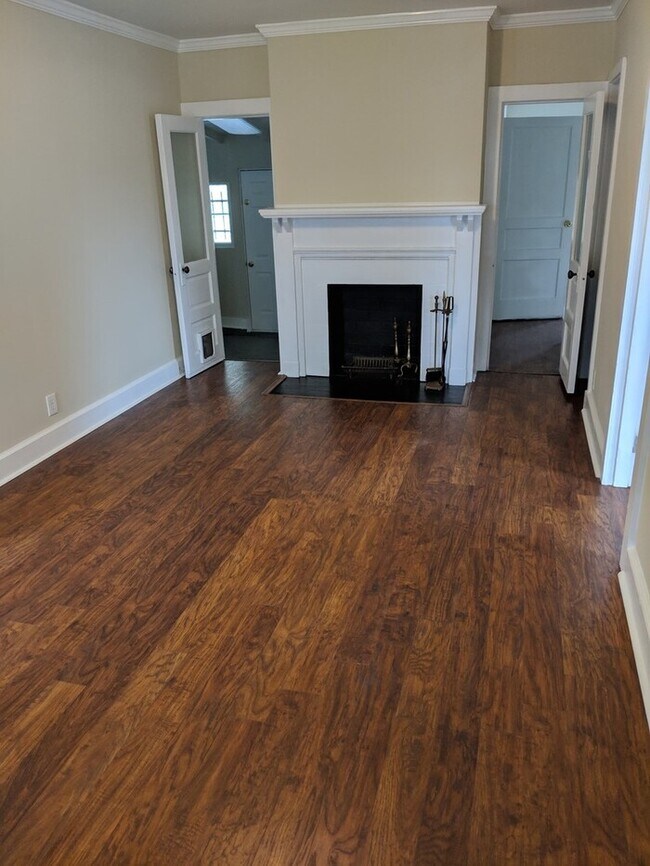 Foto del edificio - 3 Bed, 1 Bath - East Nashville Gem, Walking Distance to The Pharmacy