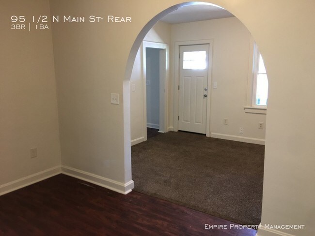 Foto del edificio - 95 N Main St
