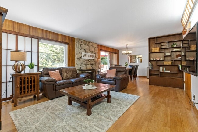 Foto del edificio - 530 Rockaway Beach Ave