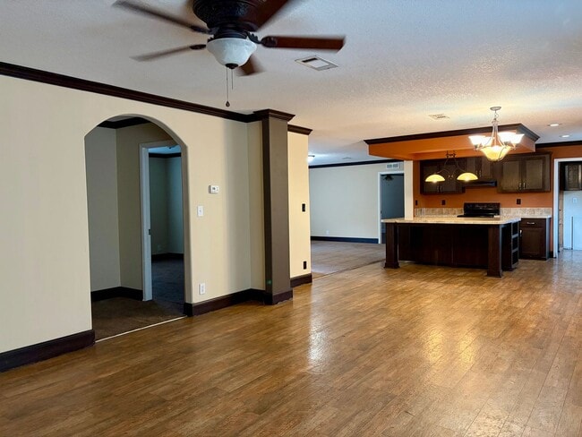 Foto del edificio - 3 bed/ 2 bath Beauty on 1 acre!