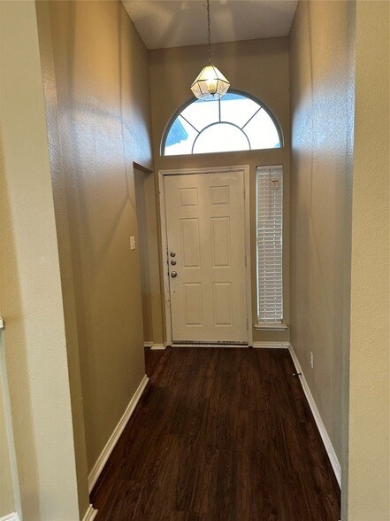 Foto del edificio - 2604 Crystal Falls Dr