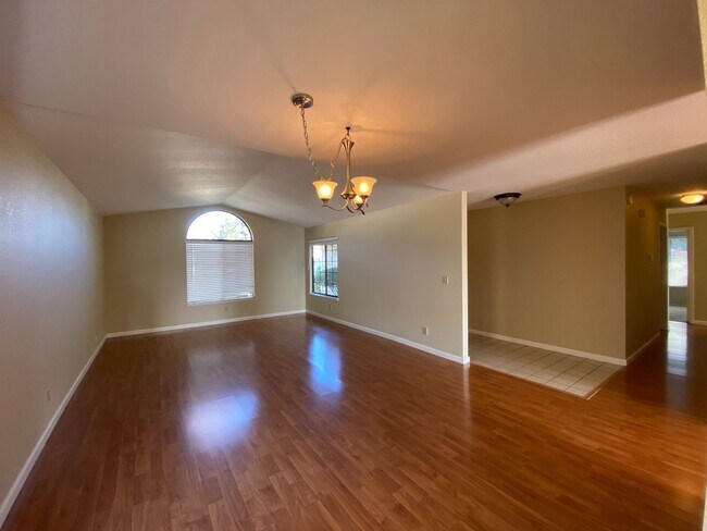 Foto del edificio - Single Story Beautiful Bay View Home