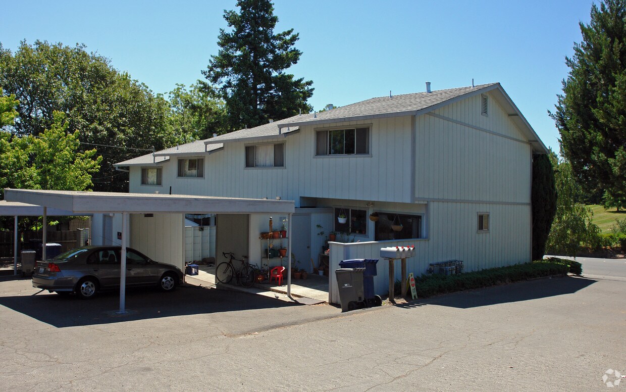 Foto del edificio - 7876 Bodega Ave