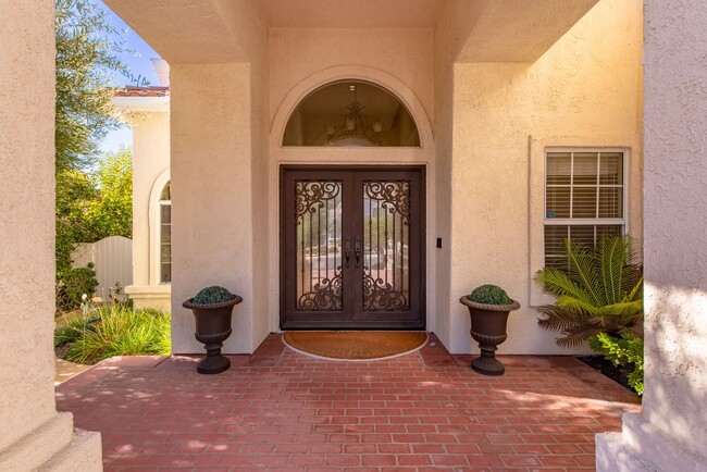 Building Photo - Luxury Living in this Stunning Pool Home!