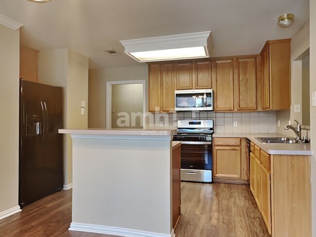 Foto del edificio - 3936 Braxton Ln