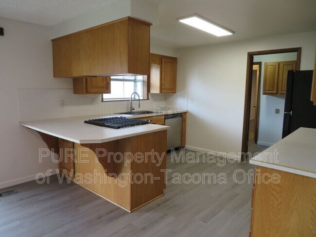 Building Photo - 3001 Catalina Dr SE