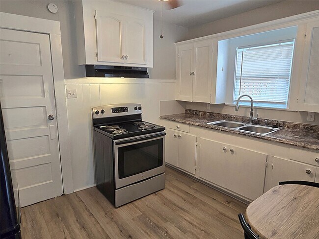 Foto del edificio - 2816 St Emanuel St