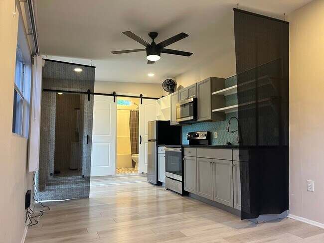 Building Photo - 2824 24th Ave N