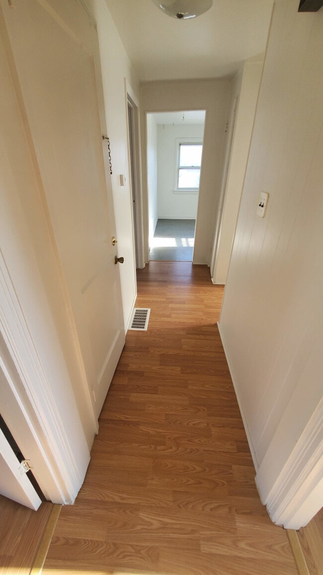 Building Photo - 643 Smith Ave