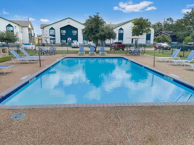 Piscina - West University Gardens