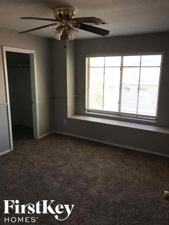 Building Photo - 12619 N 148th Dr
