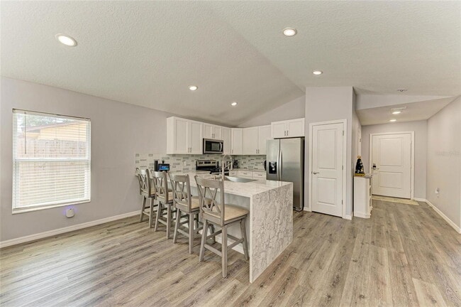 Building Photo - 827 Bacon Ave