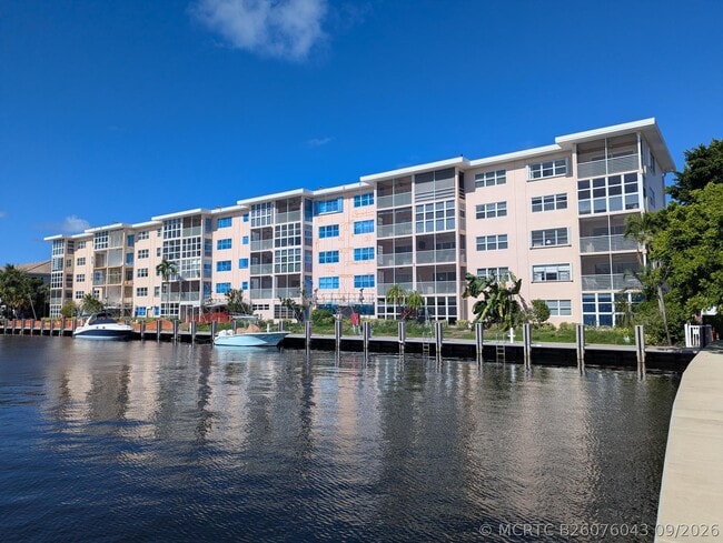 Building Photo - 1481 S Ocean Blvd