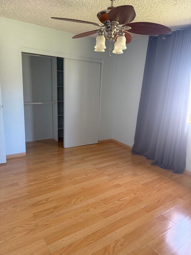 Building Photo - Charming 2 Bed/1 Bath Home + Bonus Room Ho...