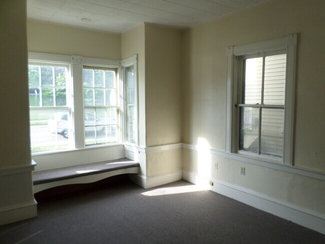 Foto del edificio - 140 Colchester Ave