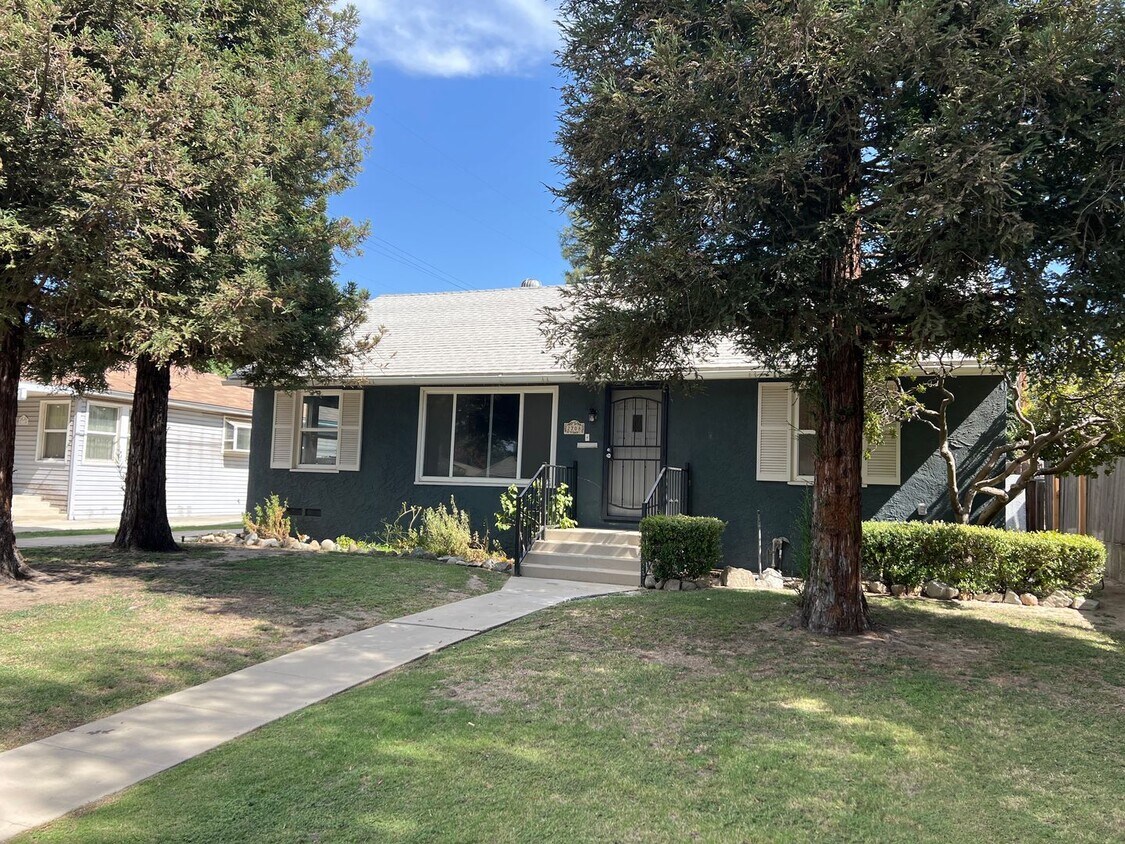 Foto principal - CENTRAL BAKERSFIELD