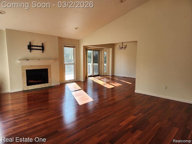 Building Photo - 492 Buttercup Dr