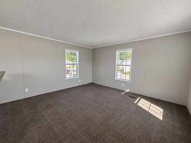 Foto del edificio - 39500 Warren Rd