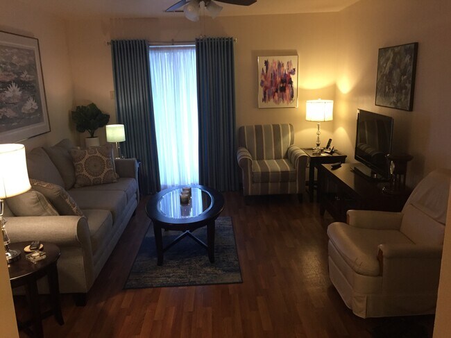 SALA DE ESTAR - 3212 Clifton Ave