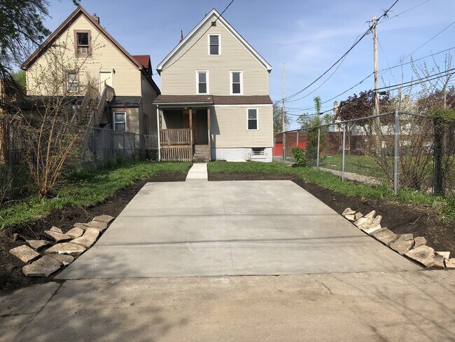 Foto del edificio - Updated 5BR/1.5BA Rent to Own Single Family Home