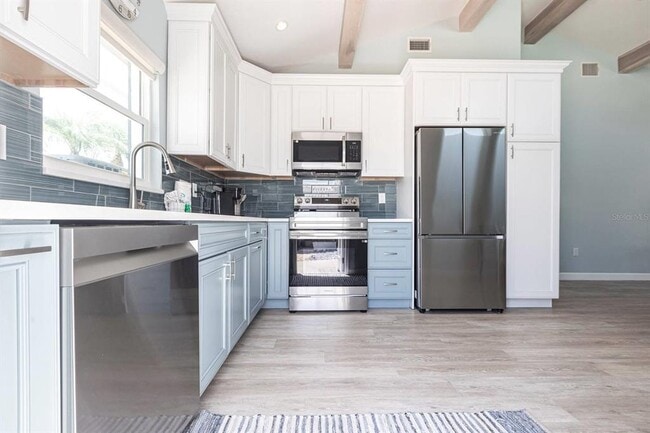 Foto del edificio - 6020 Midnight Pass Rd