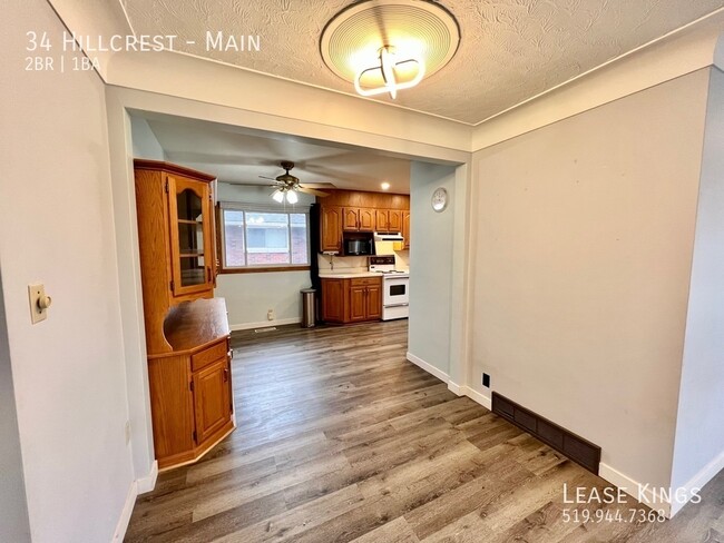 Building Photo - 2 Bed + Den, 1 Bathroom Main Unit with Det...