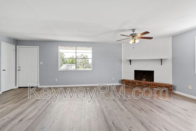 Foto del edificio - 2675 Teakwood Dr