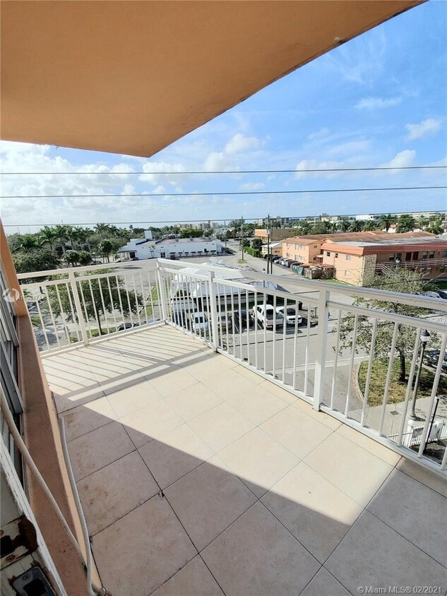 2025 NE 164th St Unit 416, North Miami Beach, FL 33162 Condo for Rent