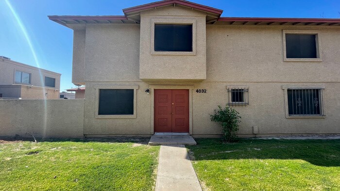Primary Photo - 4032 W Reade Ave