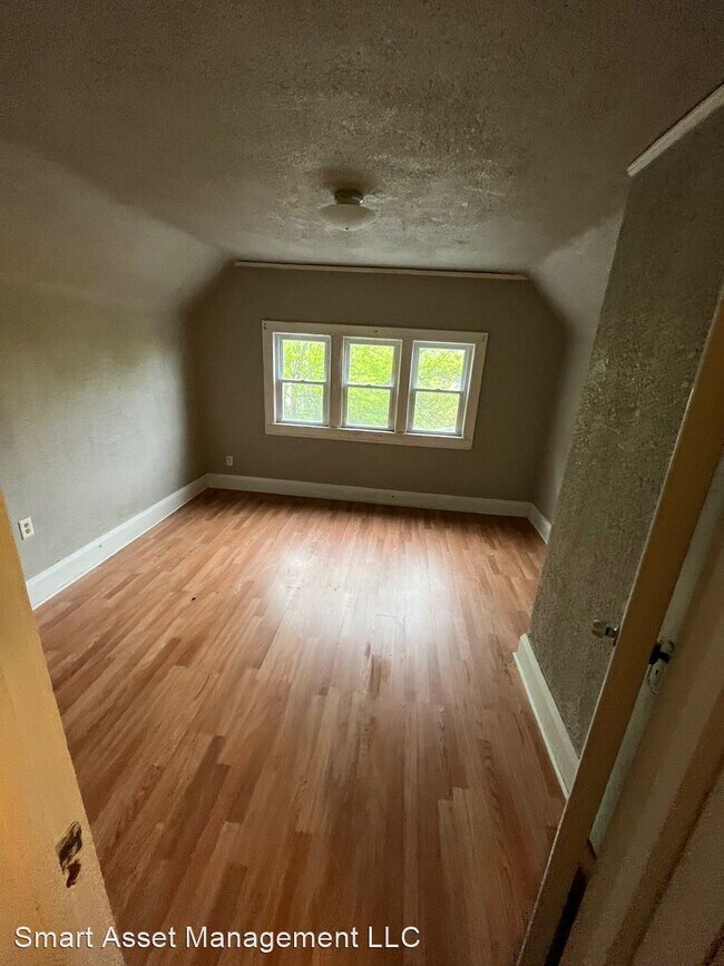 Building Photo - 3 br, 1.5 bath House - 2821 W Concordia Ave