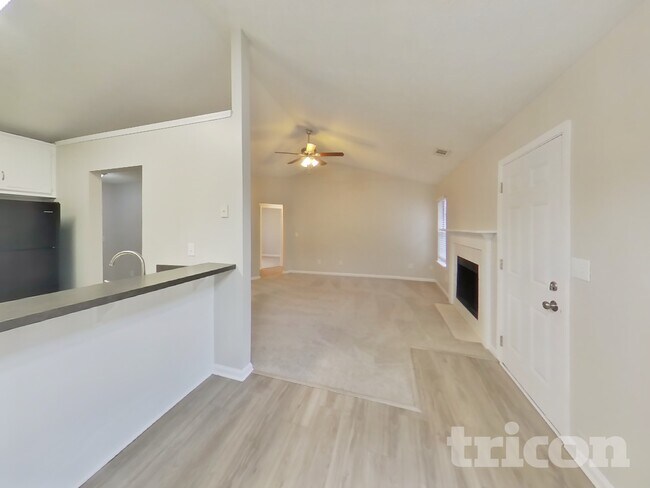 Foto del edificio - 1185 Mercury Dr SE