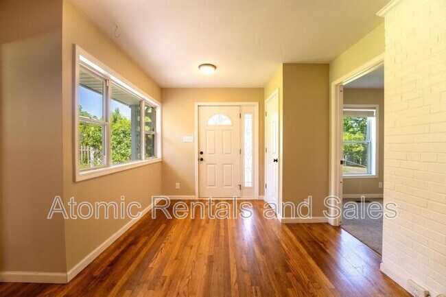 Foto del edificio - 102 W Maiden Ln